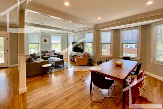 Building Photo - 7/1 Massive, renovated 5BR/3.5BA near Wash...