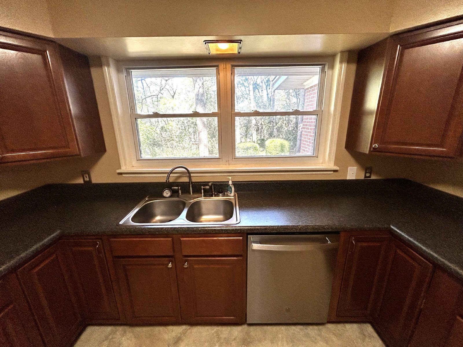 Kitchen 2 - 2919 Henry St