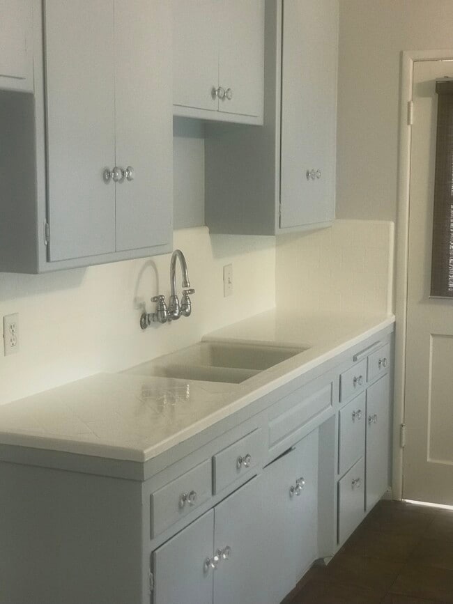 Building Photo - 242 W Avenida Palizada