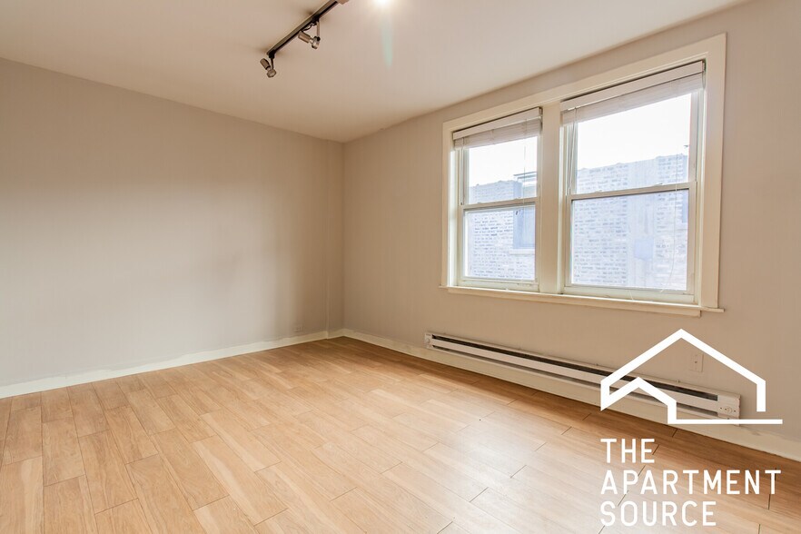 Building Photo - 511 W Belmont Ave