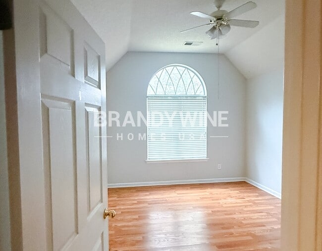 Building Photo - 1533 Siskin Dr