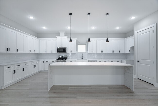 Building Photo - 2618 Piemonte Ave