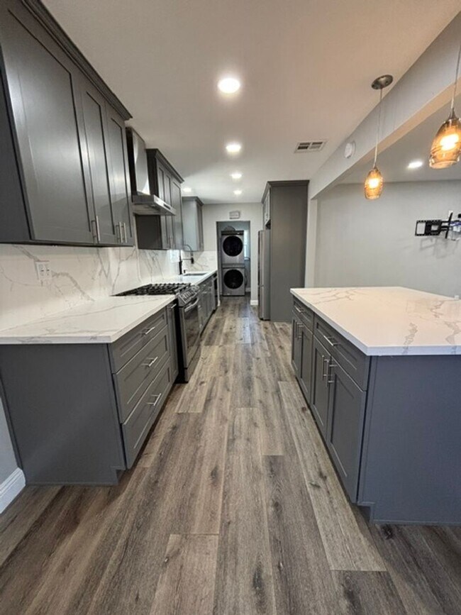 Building Photo - 16025 Pescados Dr