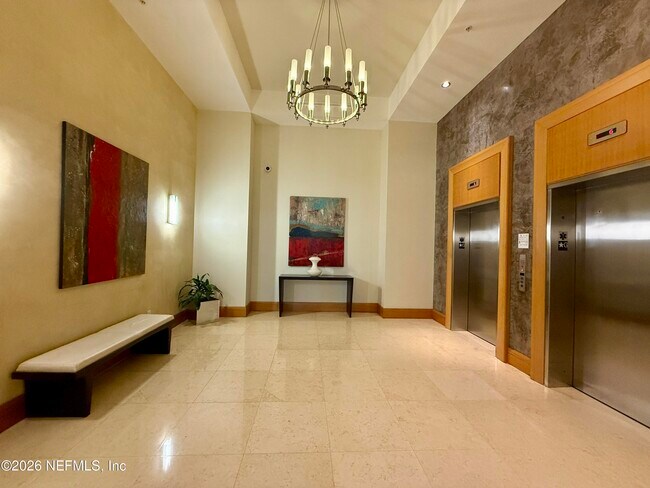 Building Photo - 1431 Riverplace Blvd