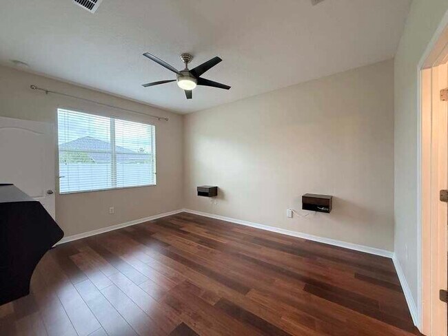Building Photo - 930 Meadow Glade Dr