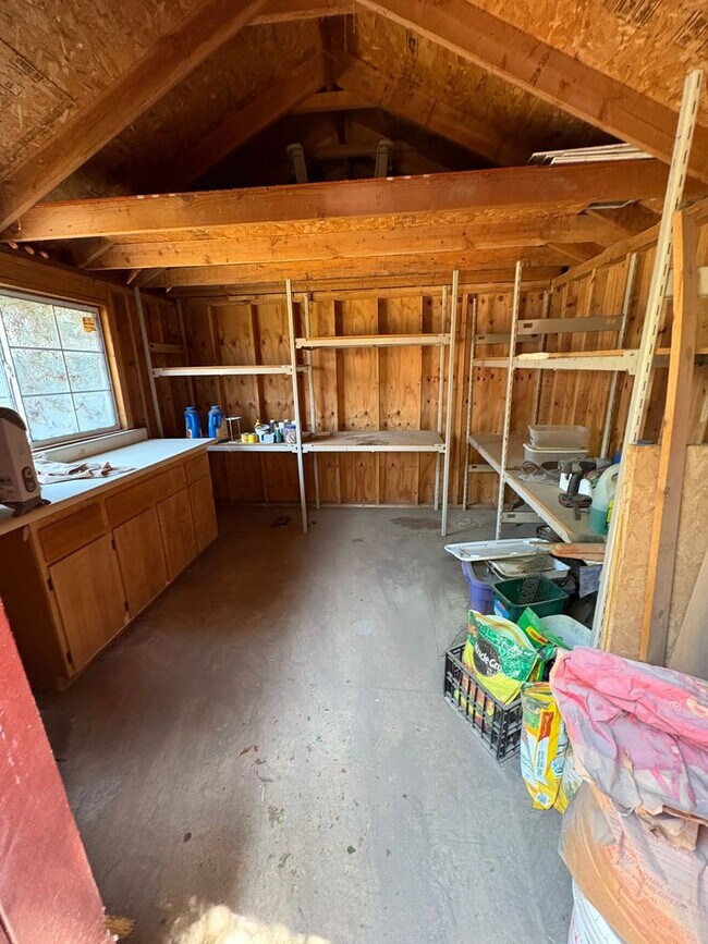 Building Photo - Visalia 2 Bed 2 Bath available now.