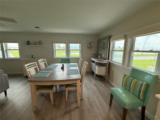 Building Photo - 637 Los Altos