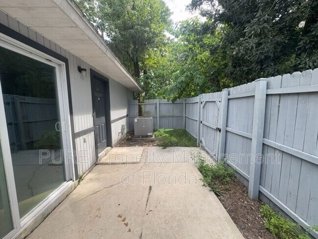 Building Photo - 2040 SE 40th Street Rd