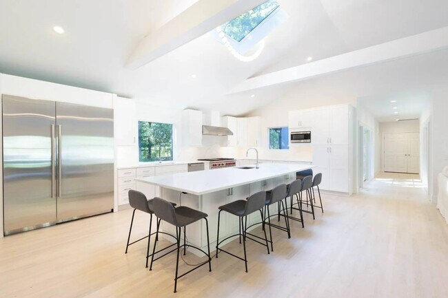 Building Photo - 500 Water Mill Towd Rd
