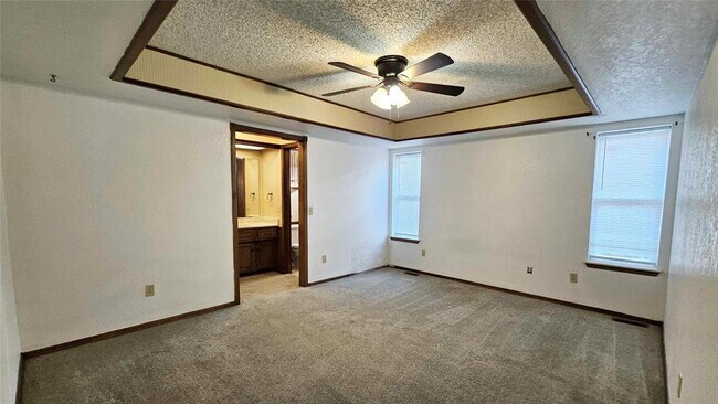 Building Photo - 10417 Fairfax Ln