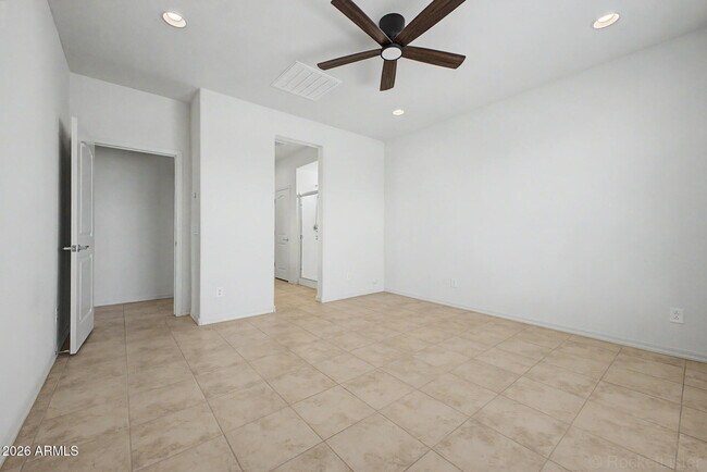 Building Photo - 8954 W San Juan Ave