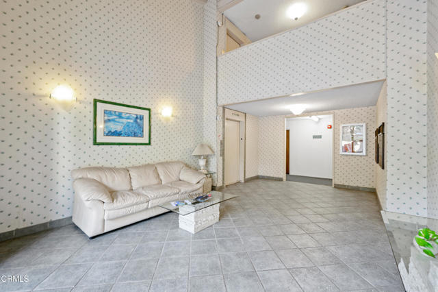 Building Photo - 4239 Vía Arbolada