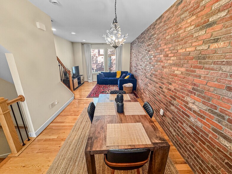 Building Photo - 5610 45th Ave