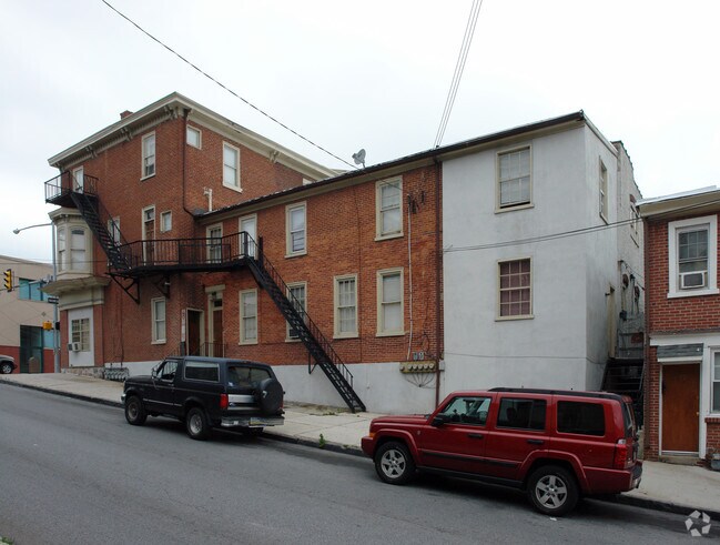 Building Photo - 600 Dekalb St