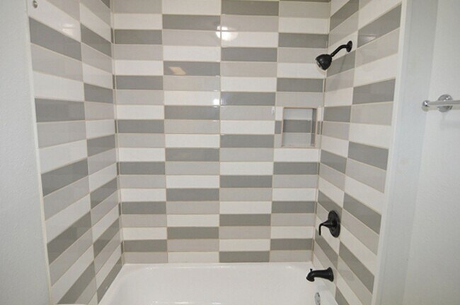 Building Photo - 205 Juniper Dr