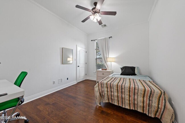 Building Photo - Beautiful 3 bed, 2 bath home available in ...