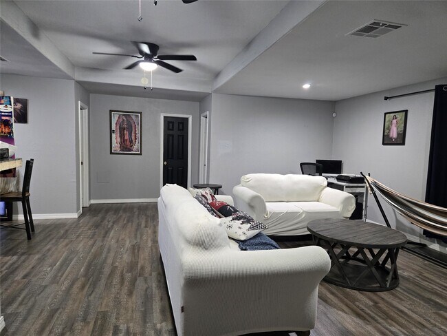 Building Photo - 14548 Gainesville St