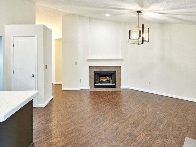 Building Photo - 3 bed, 2 bath single-level home in South Salem