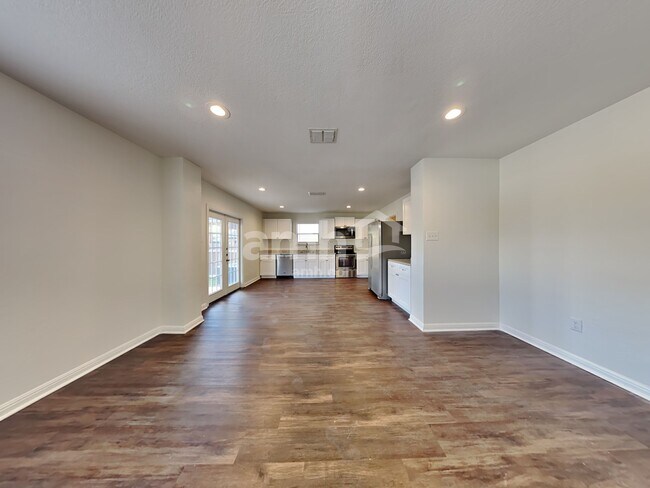 Building Photo - 1310 Laurel Lake
