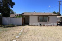 Building Photo - Charming Family Home in the Heart of Patterson