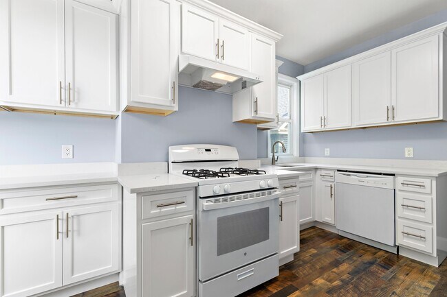 Building Photo - 11 Hudson Pl