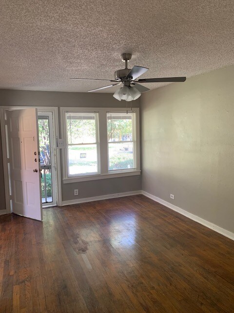 Building Photo - 1814 W Summit Ave.