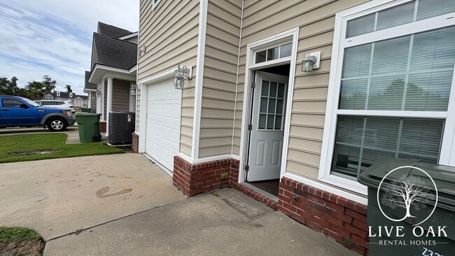 Building Photo - SUMMER MOVE-IN SPECIAL: $500 OFF 1st MONTH...