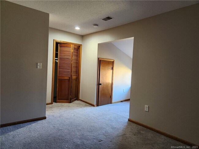 Building Photo - 11 Sherman Ln