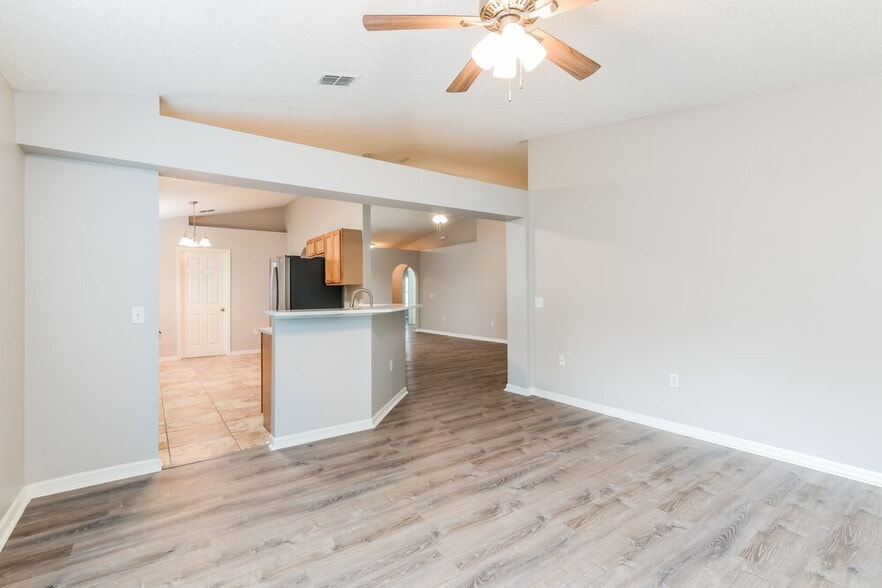 Building Photo - 1117 Windy Bluff Dr