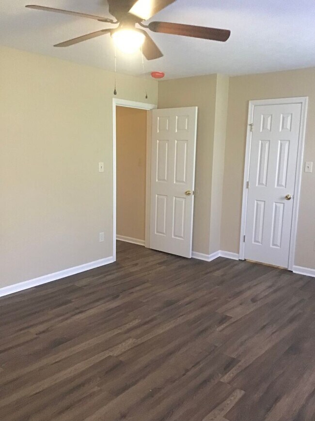 Building Photo - 1660 Skiffes Creek Cir