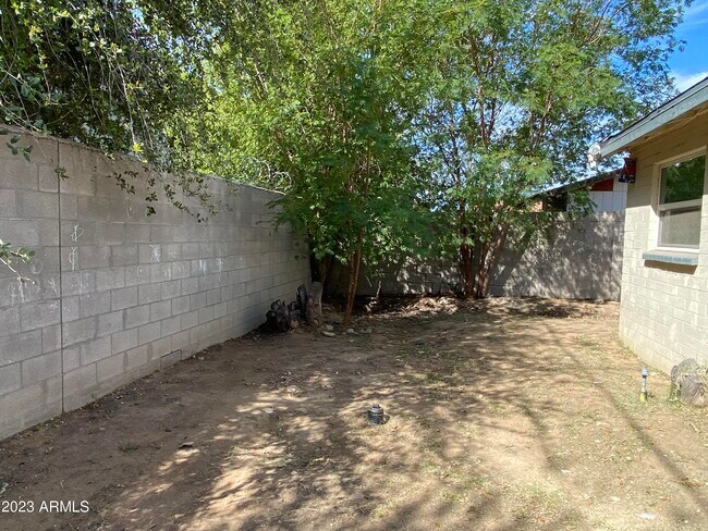 Building Photo - 1595 W Mountain View Rd