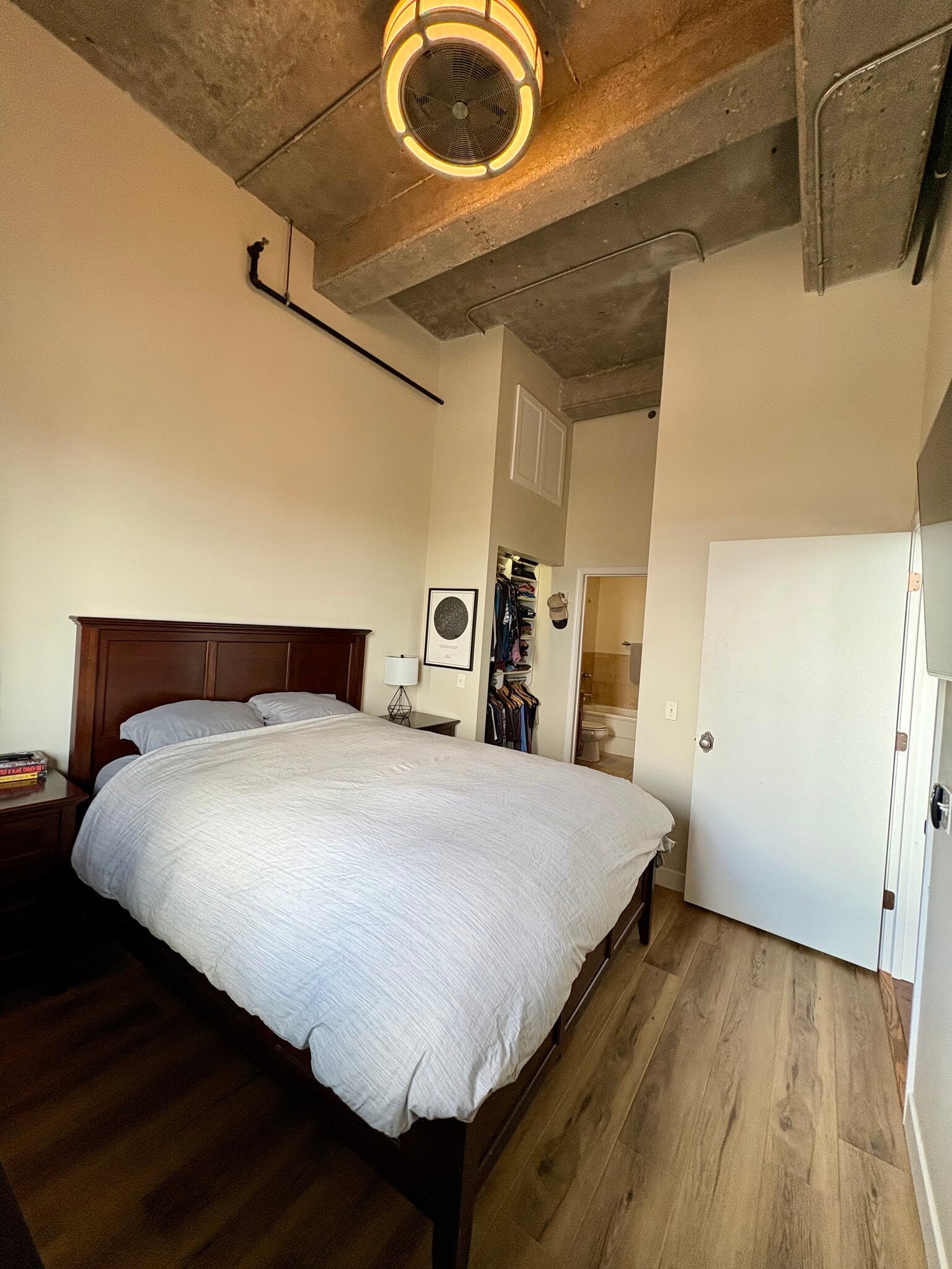 master bed - 320 E 21st St