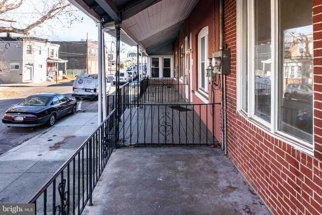 Building Photo - 2130 W Spencer Ave