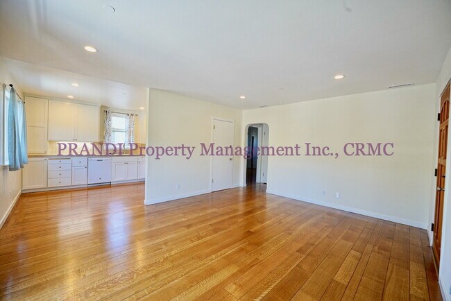 Building Photo - Sun Valley Duplex with Garage and Great La...