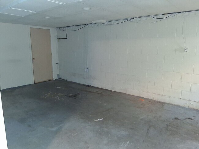 Building Photo - SINGLE HOUSE FOR RENT $2000
