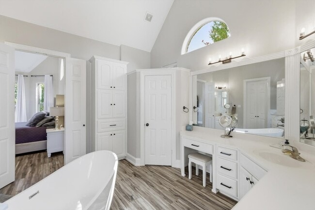 Building Photo - 7889 Steeplechase Cir