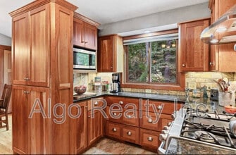 Building Photo - 6471 Bay Dr