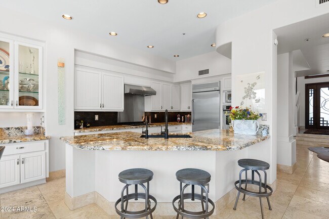 Building Photo - 7705 E Doubletree Ranch Rd