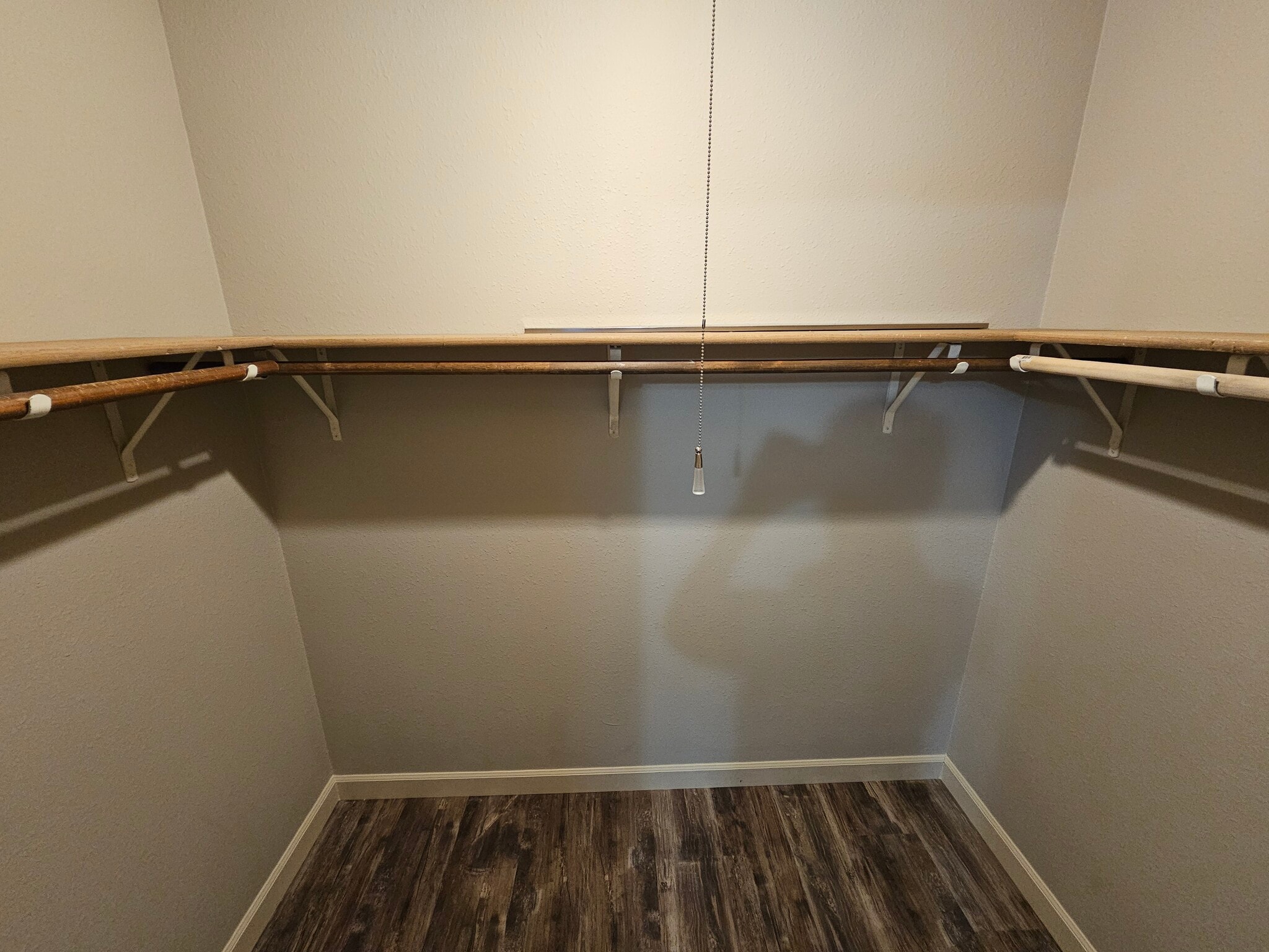 Walk-in closet - 7217 Foxridge Cir