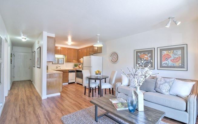 Building Photo - 2401 Park Blvd unit 3a