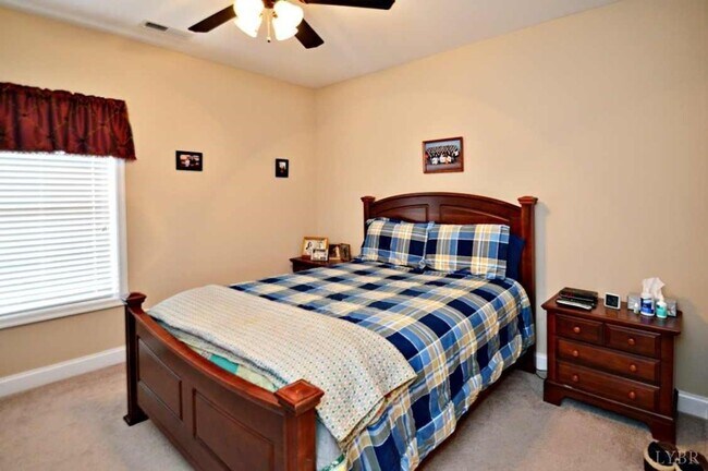 Building Photo - 623 Wyndhurst Dr