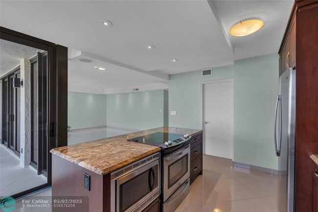 Building Photo - 936 Intracoastal Dr