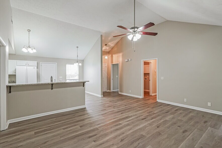 Building Photo - 1339 Macduff Dr