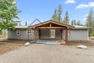 Building Photo - 3 Bedroom 2 Bathroom Home in a Rustic Setting with Mountain Views Available in Blanchard!