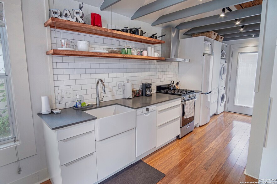 Building Photo - 311 Alamosa Ave