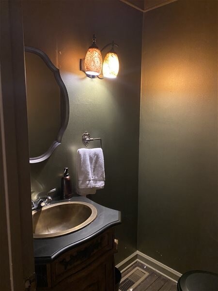 Building Photo - 618 W Lelia St