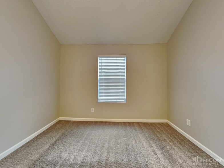 Building Photo - 734 Trickle Ln