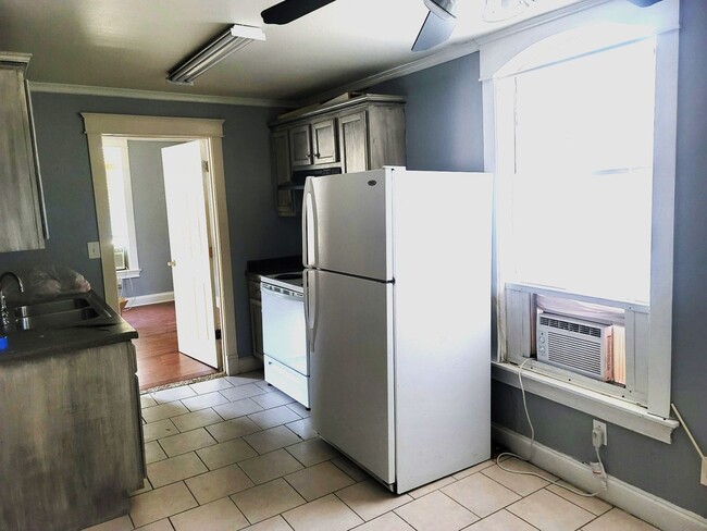 Building Photo - 1 Bed 1 Bath utilities included!