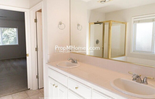 Building Photo - Spacious Three Bedroom Home in Sherwood!