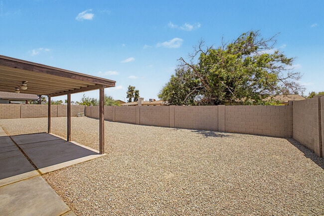 Building Photo - 3223 E Emerald Cir